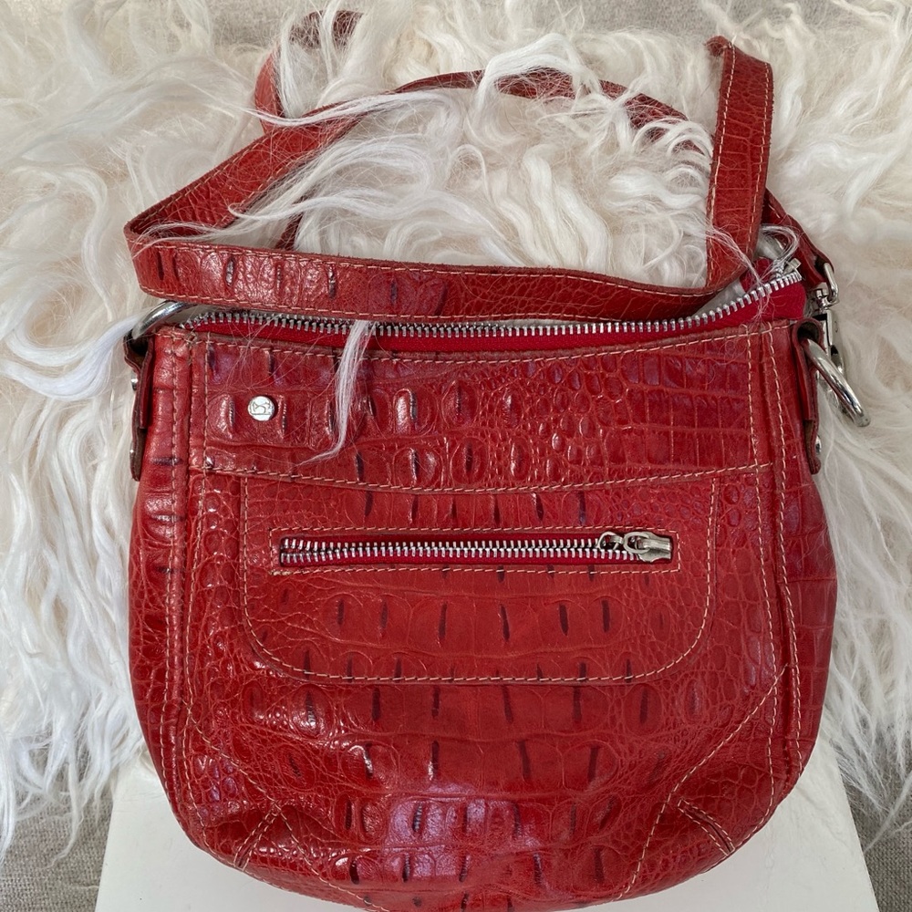 VEGGIO Red Cross Body Bag